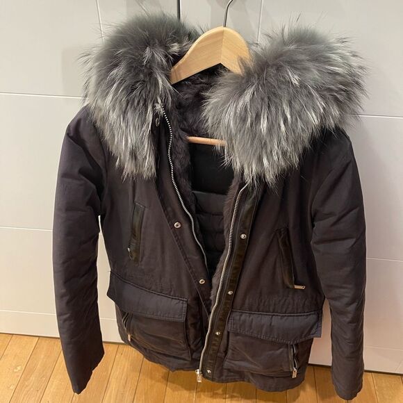 Beautiful parka - Picture 1 of 6